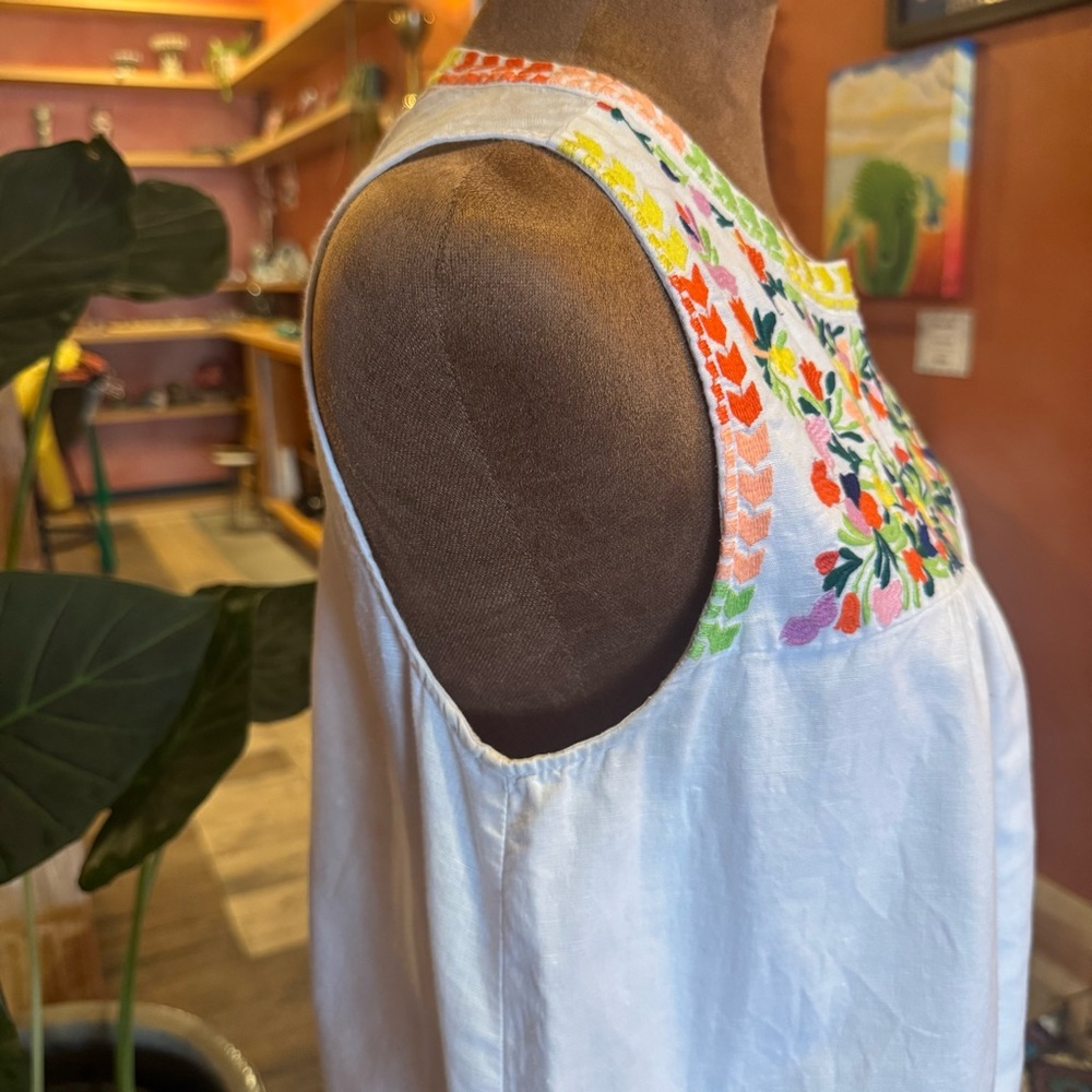 J Crew Size 4 Linen Cotton Floral Embroidered White sleevelesss Top - Picture 7 of 14